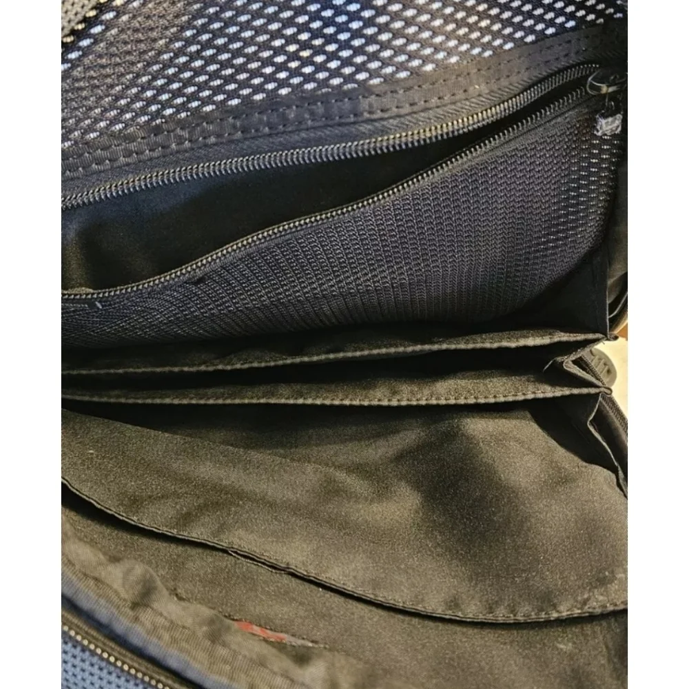 Tumi discover sleek